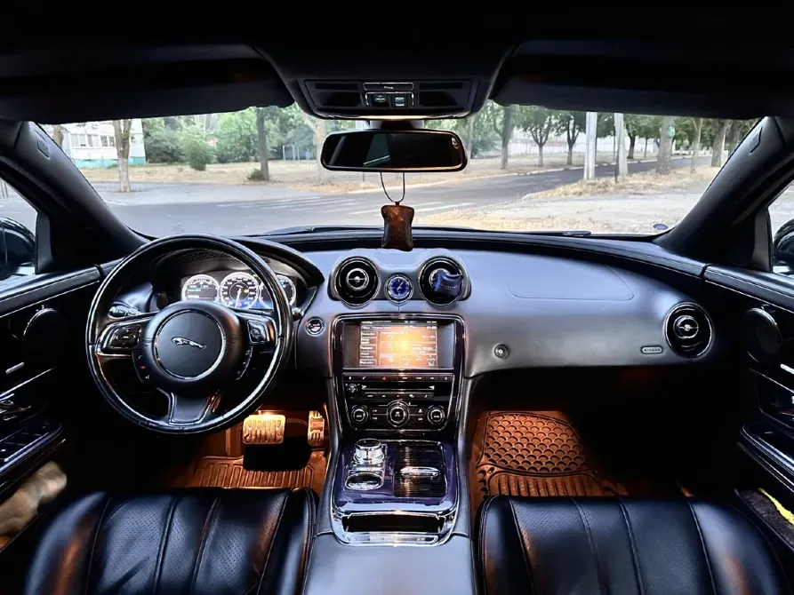 Jaguar XJ 2012 год Бендеры Бендеры - изображение 7