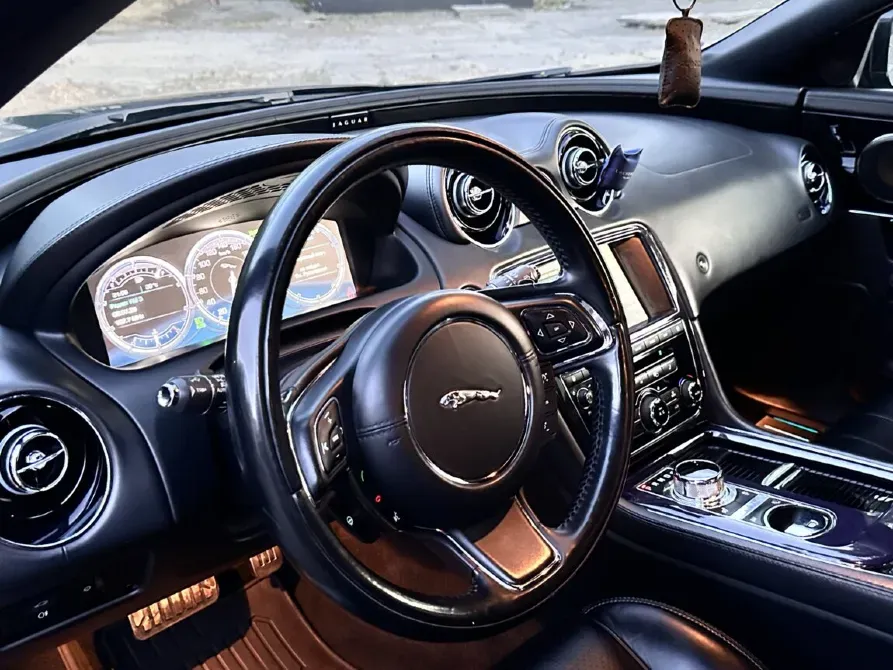 Jaguar XJ 2012 год Бендеры Бендеры - изображение 8
