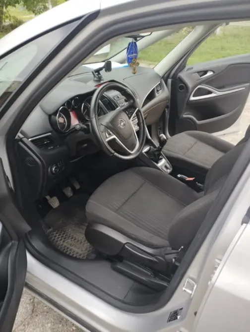 Opel Zafira 2012 an Bender Bender - fotografie 7