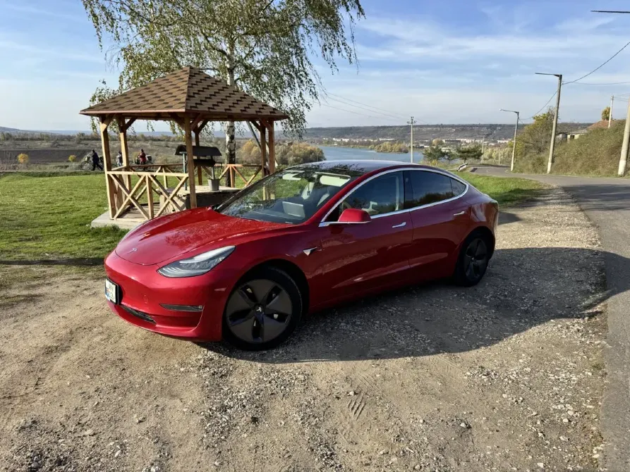 Tesla Model 3 2019 an Camenca Camenca - fotografie 5