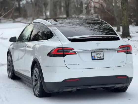 Tesla Model X 2016 год Бендеры Бендеры