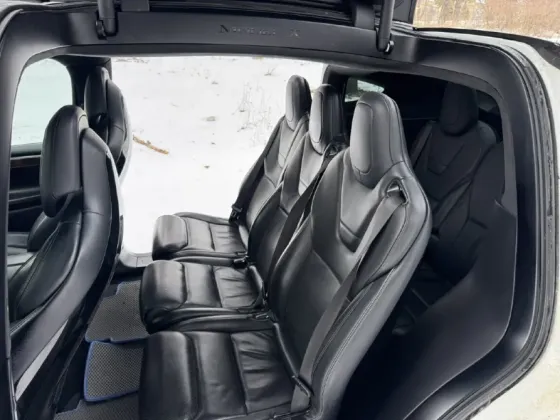 Tesla Model X 2016 год Бендеры Бендеры