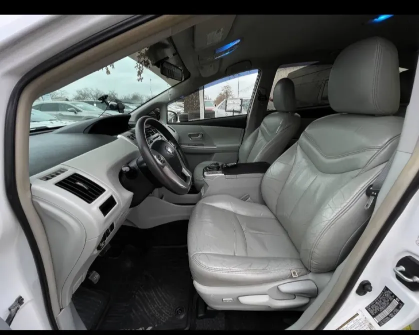 Toyota Prius V 2012 год Тирасполь Тирасполь - изображение 1