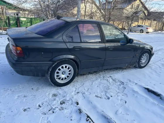 BMW 3 Series 1993 год Бендеры Бендеры